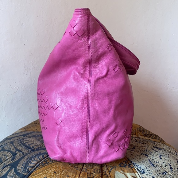 BOTTEGA VENETA | Hot Pink Summer Totebag - Picture 3 of 13